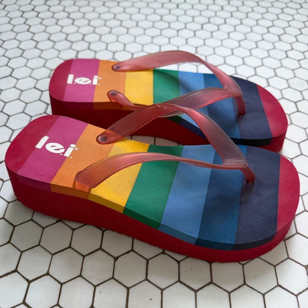 l.e.i. Vintage Platform Flip Flop Sandals Y2K Rainbow Wedge 7.5-8 READ